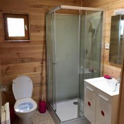 Camping 3 étoiles dordogne - La salle de bain avec WC